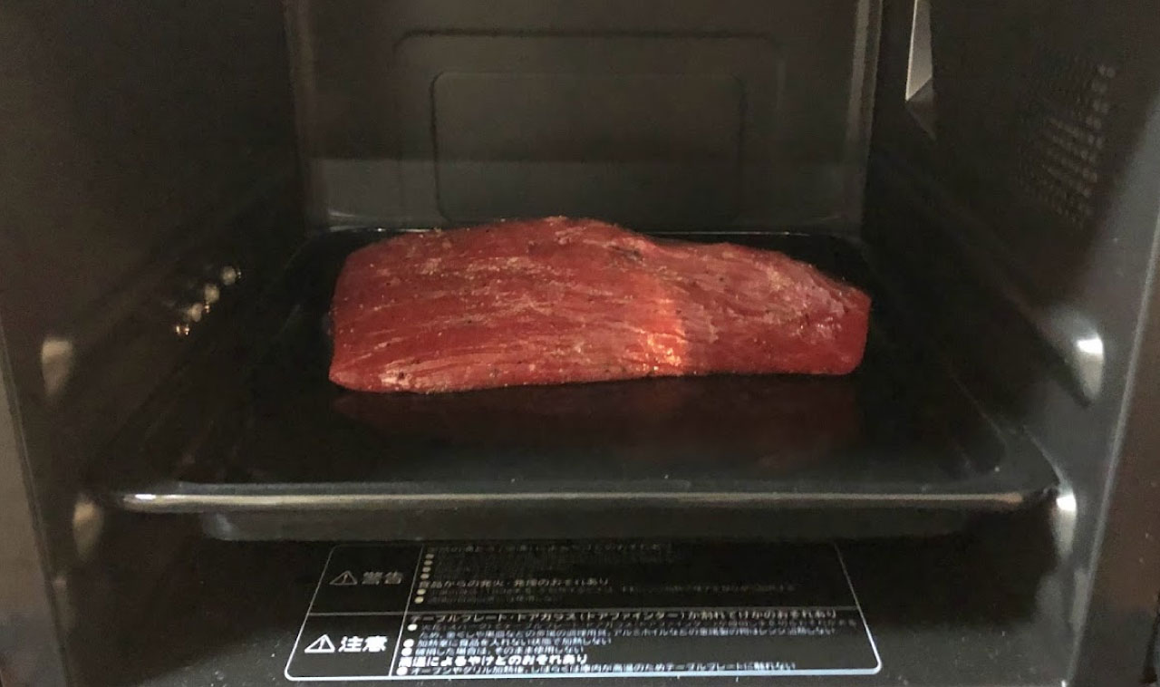 オーブンに肉をセット